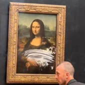 Lanzan pastel contra la Mona Lisa en el Louvre.