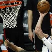 Luka Doncic aplasta a los Phoenix Suns y prolonga el sueño de los Dallas Mavs