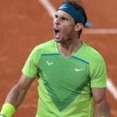 Nadal luce imponente y gana a Djokovic la batalla nocturna en Roland Garros