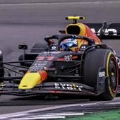Checo Pérez rescata el segundo lugar en un alocado Gran Premio de Silverstone