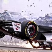 El Gran Premio de Silverstone inicia con accidente y bandera roja