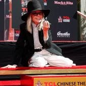 Diane Keaton pone sus huellas en el Paseo de la Fama de Hollywood