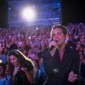 Mika colma de ritmo, luces de colores y buenas vibraciones su show en España