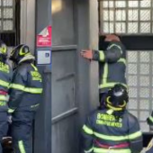 Bomberos en rescate en metrobus