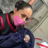 Bebé a bordo: mujer da a luz en un avión de Aeroméxico
