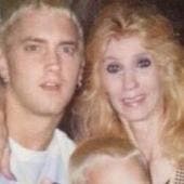 Muere Debbie Nelson madre de Eminem, por un cáncer terminal