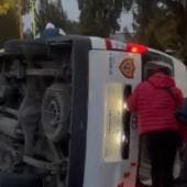 Volcadura de combi en la México-Pachuca deja al menos ocho lesionados