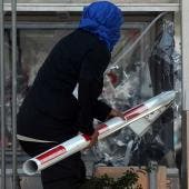 Normalistas destruyen caseta de la Autopista del Sol en protesta por crimen de activista (EFE)
