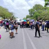 CNTE bloquea accesos al Aeropuerto Internacional de Mérida
