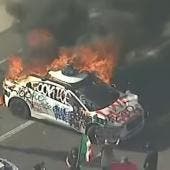 queman autos Waymo protestas Los Angeles