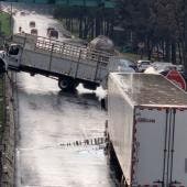 tractocamion choca muro contencion Metro Acatitla