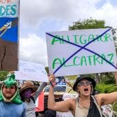 Migrantes describen el infierno en Alligator Alcatraz: calor extremo, comida podrida y falta de agua
