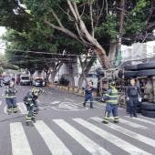 vuelca camion basura San Antonio Abad colonia Obrera