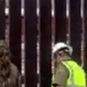 pinta EU muro fronterizo negro migrantes