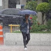 El pronóstico también señala vientos de dirección variable de 10 a 20 kilómetros por hora, con rachas de hasta 45 km/h.