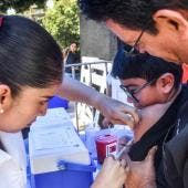 Ante el resurgimiento del sarampión en el país, autoridades sanitarias implementaron el mega centro de vacunación en el Estadio Olímpico Universitario. 