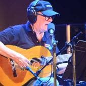La gira titulada “Silvio Rodríguez Tour 2025 ¡Sudamérica en Vivo!” marca el regreso del trovador a escenarios latinoamericanos tras tres años de ausencia.