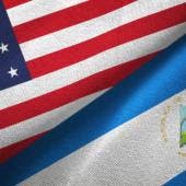 Banderas Estados Unidos y Nicaragua