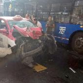 choca taxi trolebus avenida Aztecas.jpg