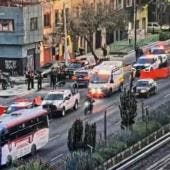Paramédicos de Protección Civil atendieron al uniformado, quien posteriormente fue trasladado a un hospital para recibir atención médica