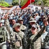 Diosdado Cabello, acompañado de seguidores del gobierno