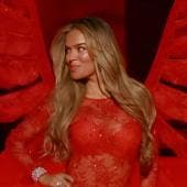Karol G brilla en el Victoria’s Secret Fashion Show con un show inolvidable