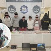  Los delincuentes hundieron el rostro de la mujer en una cubeta llena de agua, como método de intimidación.