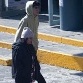 Entre las sugerencias se encuentra utilizar al menos tres capas de ropa, preferentemente de algodón o lana, así como aplicar crema hidratante para proteger la piel. 