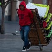 La dependencia recordó la importancia de lavarse las manos con frecuencia o utilizar gel antibacterial, y acudir al centro de salud más cercano en caso de presentar algún malestar.