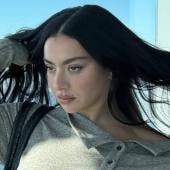 Charli XCX lleva su estilo hiperpop a la literatura: Banda sonora de ‘Wuthering Heights’ con ‘HOUSE’ como primer adelanto