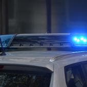 El operativo se llevó a cabo en calles de la colonia Juárez, luego de que los uniformados detectaran un vehículo azul donde un grupo de personas manipulaba bolsitas de plástico utilizadas para la venta de droga. 