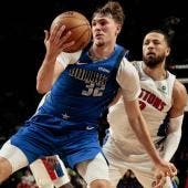 El desempeño de Cunningham, que firmó su mejor marca de asistencias en la temporada, fue clave para conectar con Duren y sellar la victoria 122-110. 