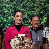 presenta Sheinbaum maiz raiz.jpg