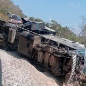 13 muertos descarrilamiento Tren Interoceanico Oaxaca.jpg
