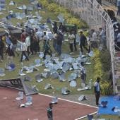 Tras los incidentes en el estadio y las cargas policiales en el hotel, la comitiva de Messi se trasladó al aeropuerto