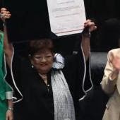 Ernestina Godoy rinde protesta FGR.jpg