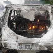 Explosión de un vehículo frente a la Policía Comunitaria en Coahuayana, Michoacán