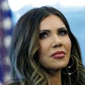 Kristi Noem insta Trump prohibir viajes EU.jpg