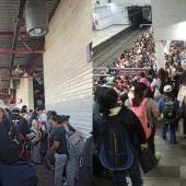Finalmente, a las 17:21 horas, el Metro informó que el servicio quedó restablecido en toda la Línea A y que los trenes retomaron la circulación normal.
