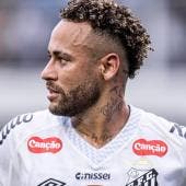 Neymar es operado de la rodilla 