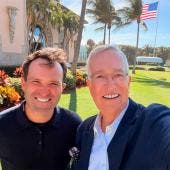 Ricardo Salinas Pliego junto a su hijo Hugo Salinas Sada 