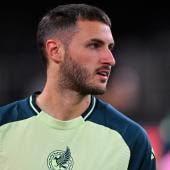 Santi Giménez podría ser operado del tobillo 