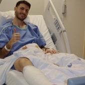 Santi Giménez inicia recuperación de cirugía 