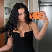 De la Música al Cine: Charli XCX Brilla en The Moment ¡Próximamente en México!