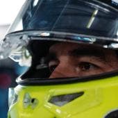 Checo agregó que, aunque el debut en pista es motivo de celebración, el objetivo inmediato es seguir avanzando en el desarrollo del auto.