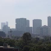 De acuerdo con el Sistema de Monitoreo Atmosférico de la Ciudad de México, las condiciones meteorológicas seguirán siendo adversas, lo que favorece la acumulación de precursores de ozono.