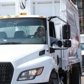 entrega Brugada 50 camiones basura.jpg