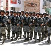 Personal de la Guardia Nacional realiza labores de vigilancia este martes, en Tapachula