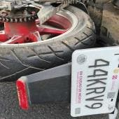 En el lugar, los policías también ubicaron sobre la avenida América una pipa de transporte de agua, de servicio particular, conducida por un hombre de 24 años de edad.