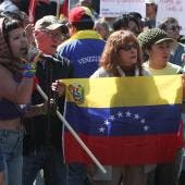 Con carteles y consignas, los manifestantes repudiaron lo que calificaron como una agresión directa contra la soberanía venezolana